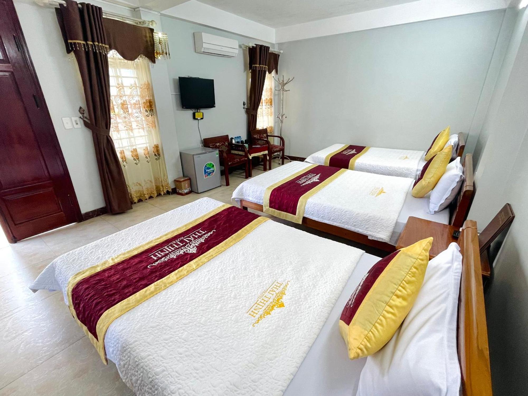 Thai Thinh Hotel ドン・ヴァン エクステリア 写真